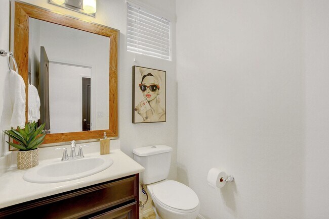 Building Photo - WONDERFUL 3 BEDROOM HOME IN THE SOUTHWEST!