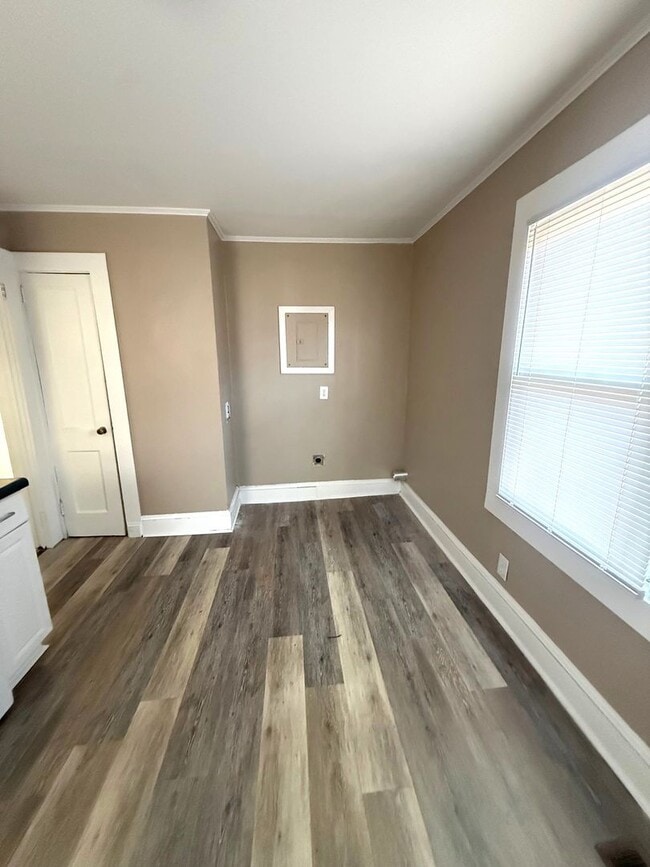 Building Photo - Duplex on Higgs St