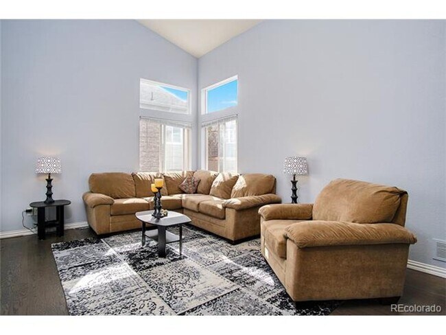 Building Photo - Beautiful single family home with 4 bed an...