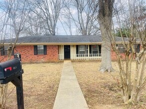 Building Photo - 400 Manchester St