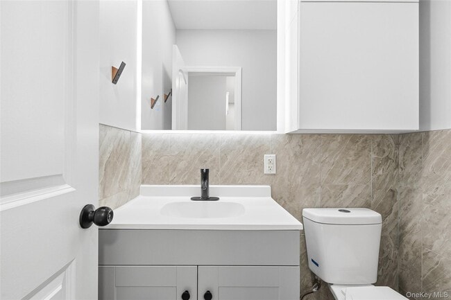 Building Photo - 78 Maple Ave