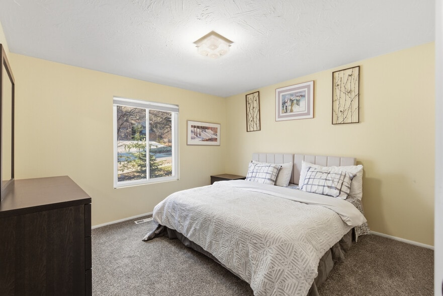 Building Photo - 8682 S Alpen Cir