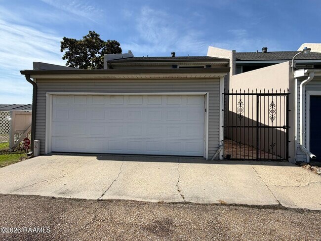Building Photo - 204 Dublin Cir