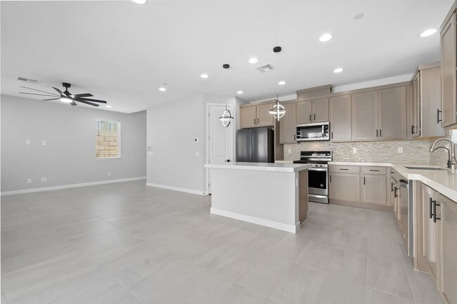 Building Photo - Stunning 3 Bedroom Home with SOLAR in Skye...
