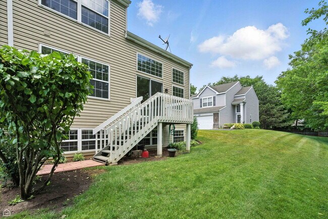 Building Photo - 223 Mistwood Ln