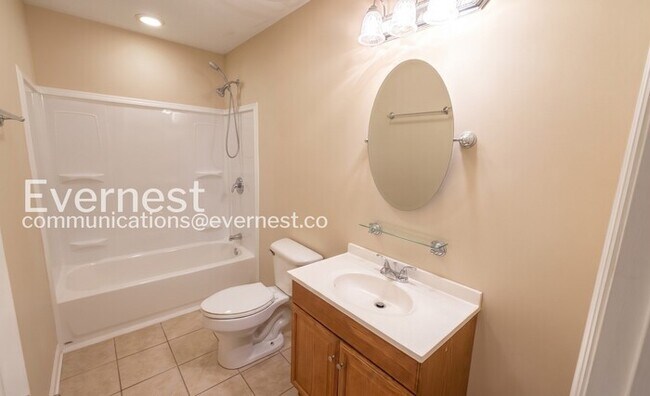 Building Photo - 4 Bed, 3 Bath Home with Garage / Pet-Friendly / Available Now!