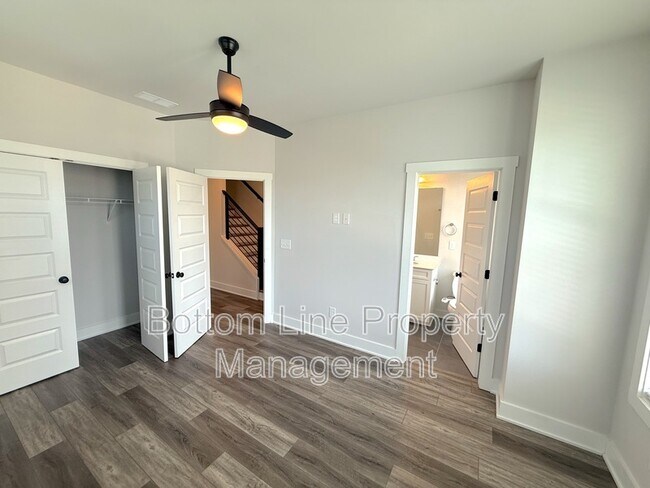 Building Photo - 607 W Tremont Ave