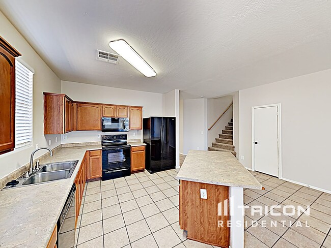 Building Photo - 45438 W Guilder Ave