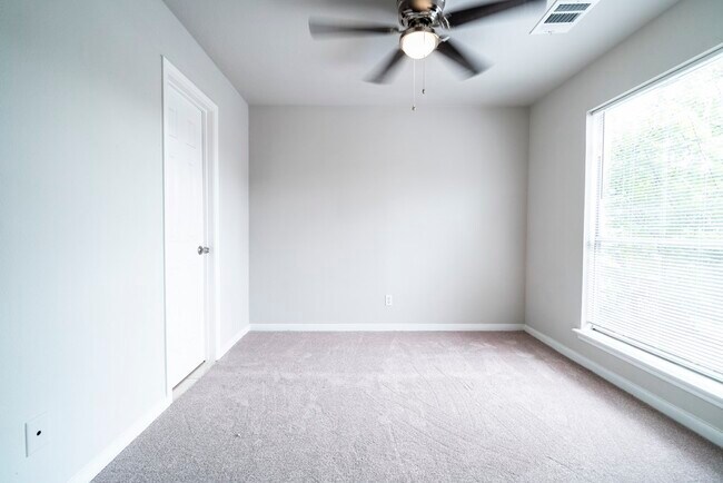 Building Photo - 11611 Glenwolde Dr