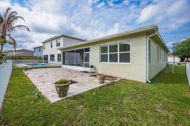 Building Photo - 1367 NW Leonardo Cir