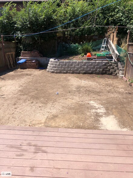 Yard - 6 Jones Pl