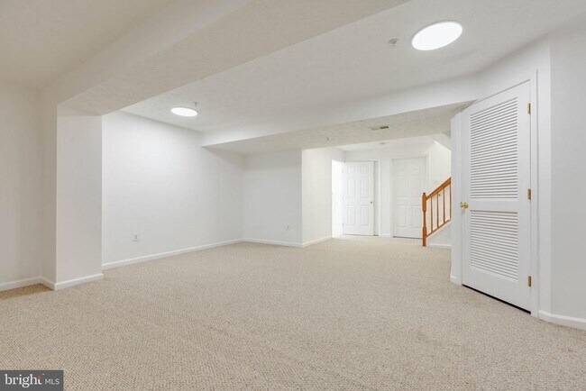 Building Photo - 8893 Papillon Dr