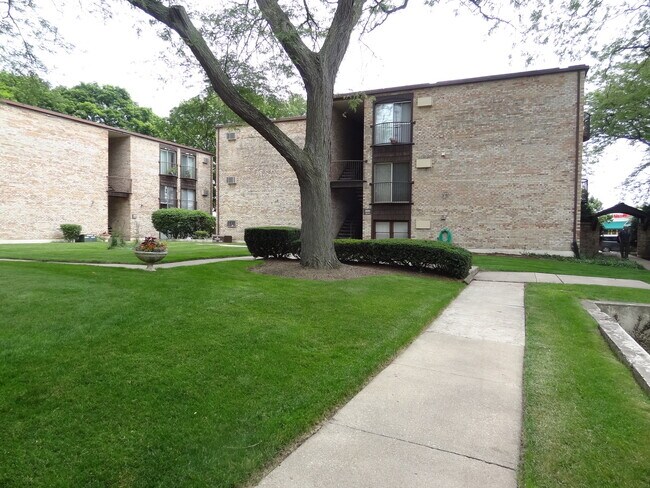 Building Photo - 1950 Cherry Ln