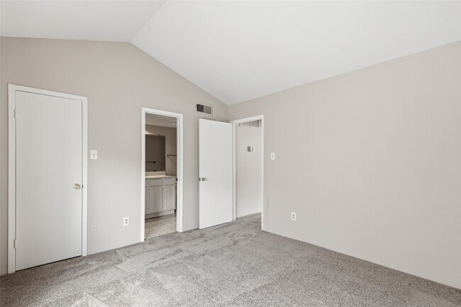 Building Photo - 2120 Wilcrest Dr