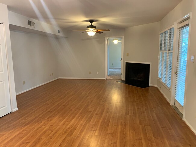 Building Photo - 2 Bed | 2 Bath Condo In Raleigh with Large...