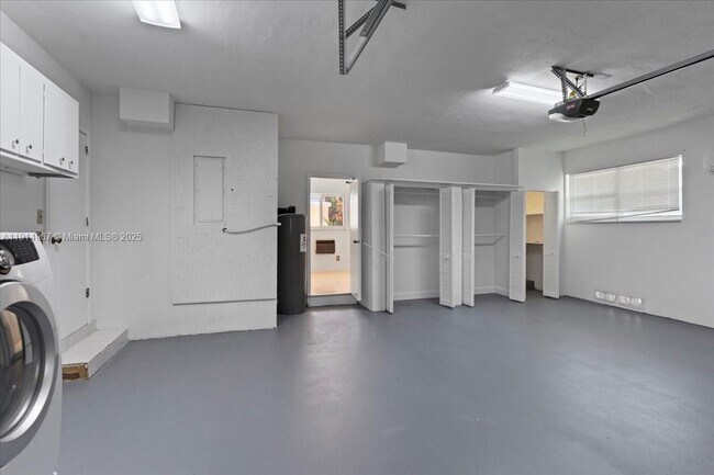 Building Photo - 1961 NE 188th St