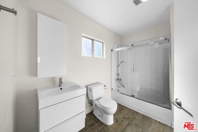 Building Photo - 953 N Hoover St