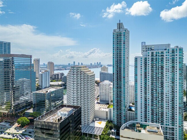 Building Photo - 950 Brickell Bay Dr