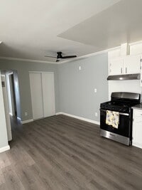 Building Photo - 6928 Woodley Ave
