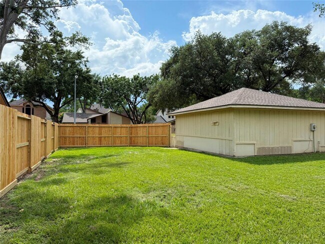 Building Photo - 13430 Exton Ln