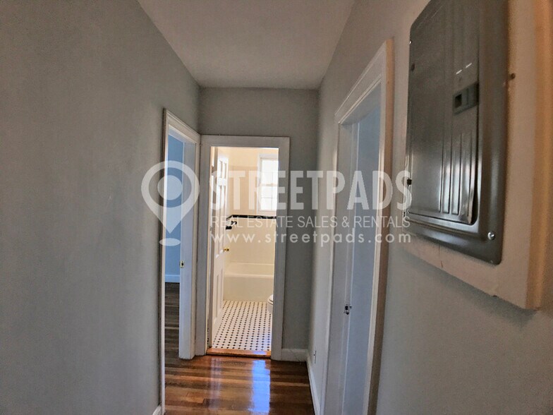 Building Photo - 1139 Beacon St