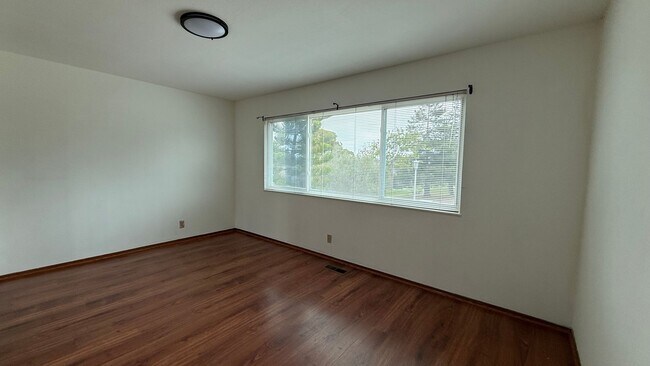 Building Photo - 1081 Holly St