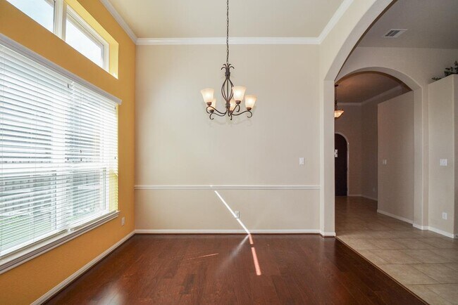 Building Photo - 6411 Edinburgh Ct