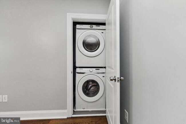 Building Photo - 2021 E St NE