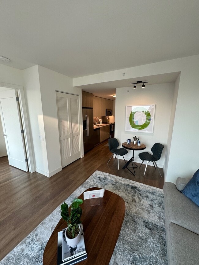 Building Photo - 350 N Canal St