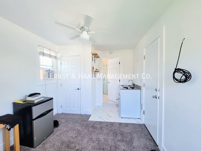 Building Photo - Historic 5-Bedroom, 4-Bath Home with Moder...