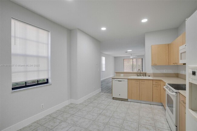 Building Photo - 3912 Tree Top Dr