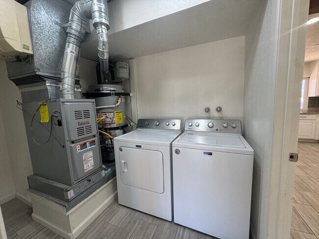 Building Photo - Academy Acres North 3 Bed Ready Now!