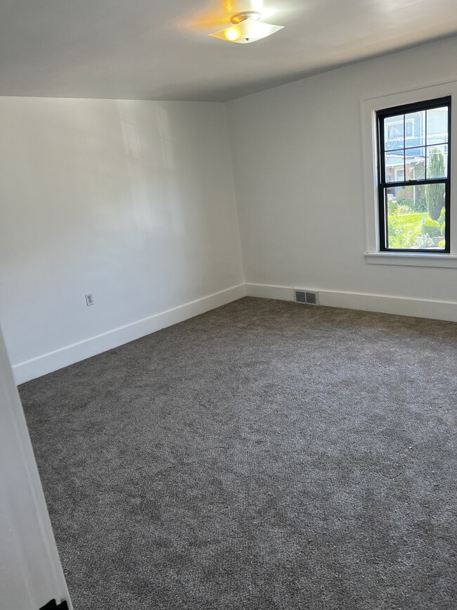 Master bedroom - 1111 Ridge Ave