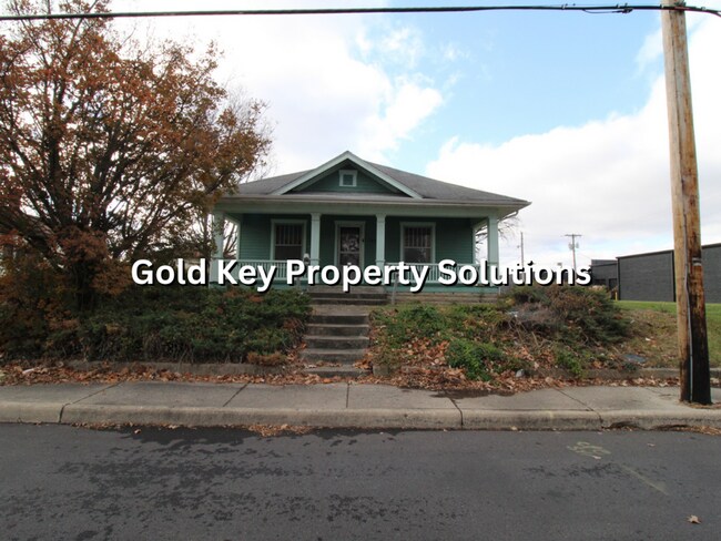 Building Photo - Huge 2 BR 1 BA with Garage and Covered Porch (NO SECTION 8)