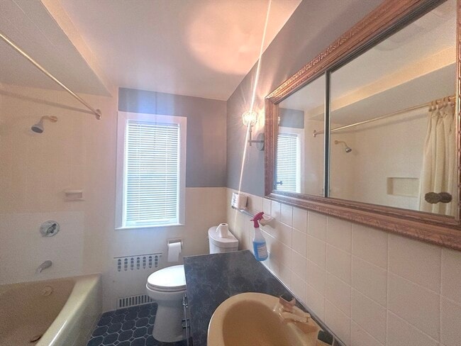 Building Photo - 11 Earle St