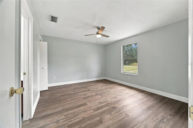 Building Photo - 65 Pine Trce