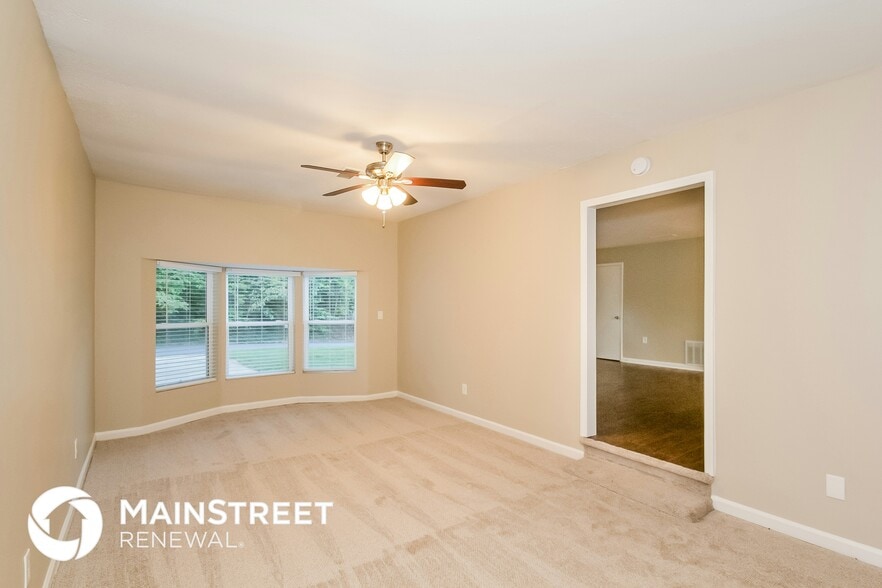 Building Photo - 4545 Sahara Dr SW