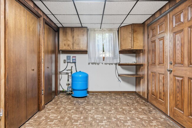 Building Photo - Spacious 5-Bedroom Home in Prestigious Blacksburg Country Club Estates