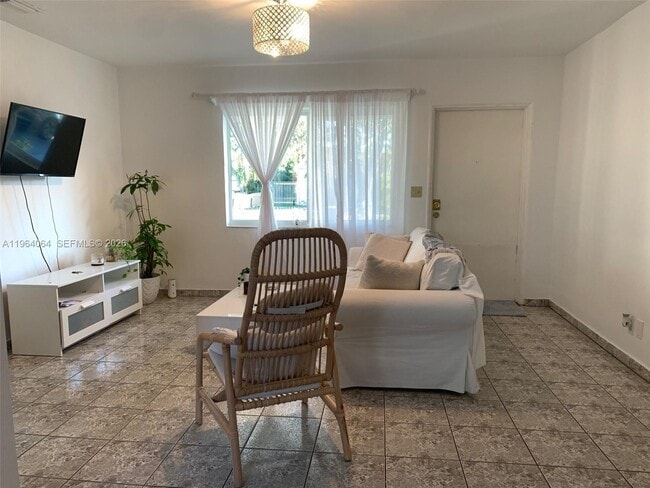 Building Photo - 2131 Arthur St