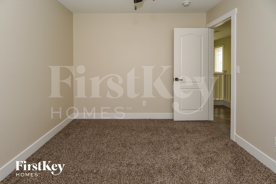 Building Photo - 7380 Benlomond Ave