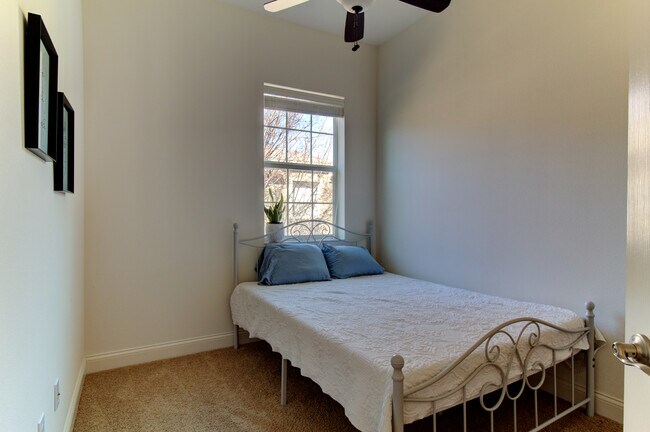 Building Photo - 7233 101st Ln