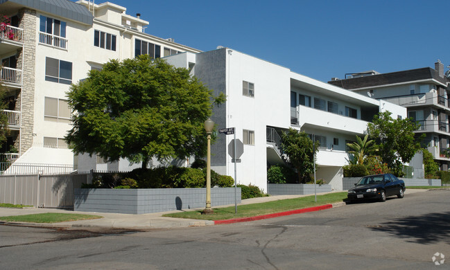 Building Photo - 1850 Thayer Ave