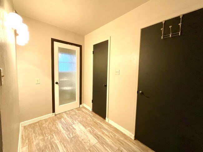 Building Photo - 5303 Shady Oak Cir