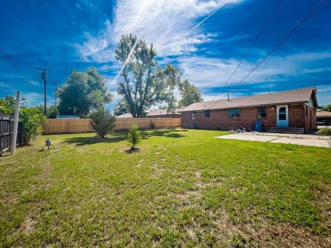 Building Photo - This Perfect Home Awaits!