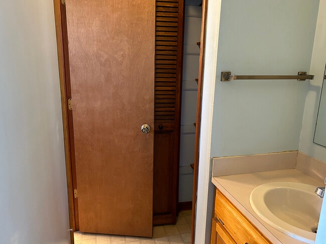 Building Photo - 6707 Guess Rd