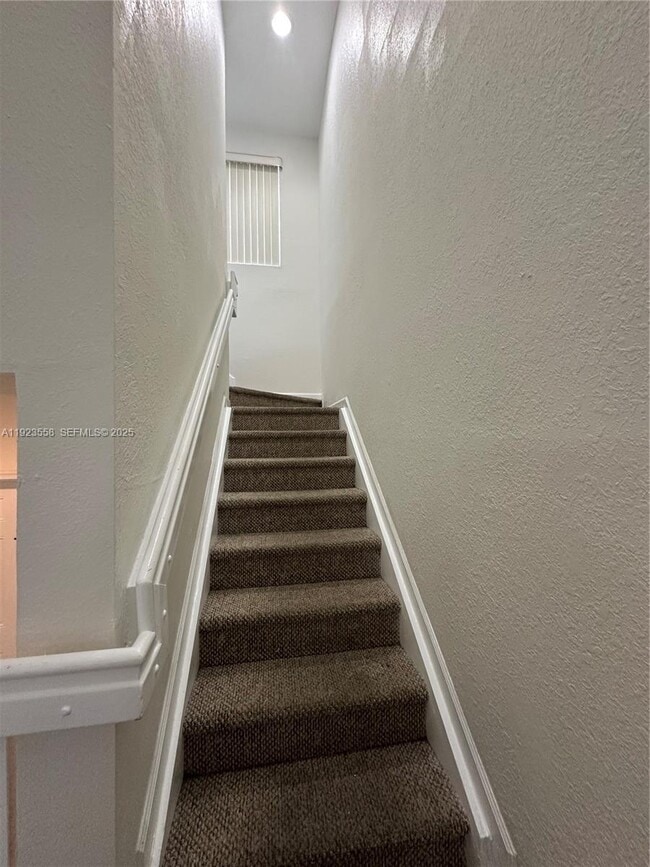 Building Photo - 1529 SE 24th Ct