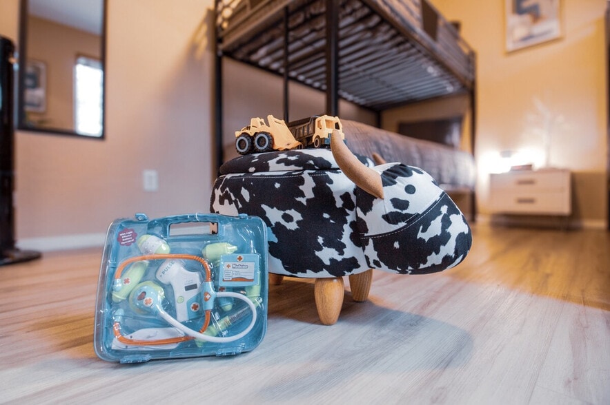 Building Photo - 1550 N Desert Willow St