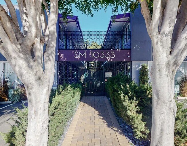 Building Photo - 10333 Santa Monica Blvd