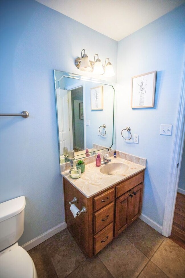 Building Photo - Charming Brick Home with Open Floor Plan & Great Outdoor Space in North Valdosta