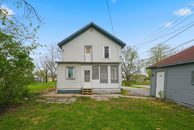 Building Photo - Charming 3BR with Garage & Updates